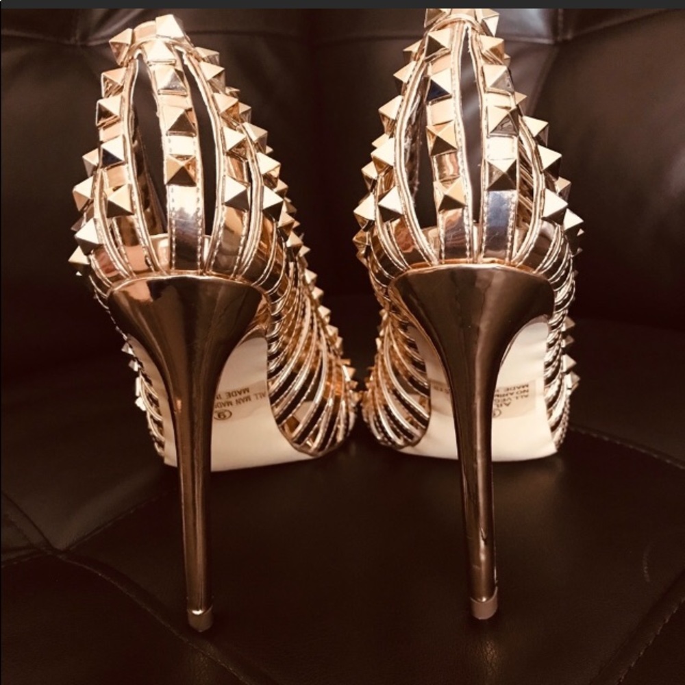 Vigo Fiore Gold Studded Heels NWB! - Picture 5 of 7